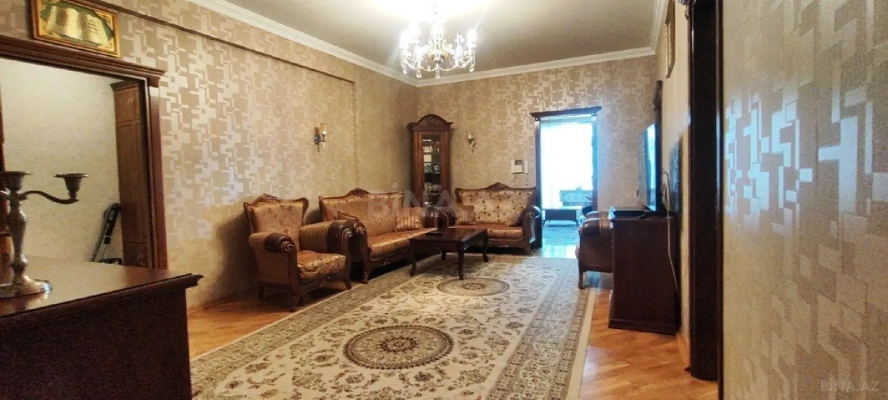 Satılır 4 otaqlı mənzil 180 m²