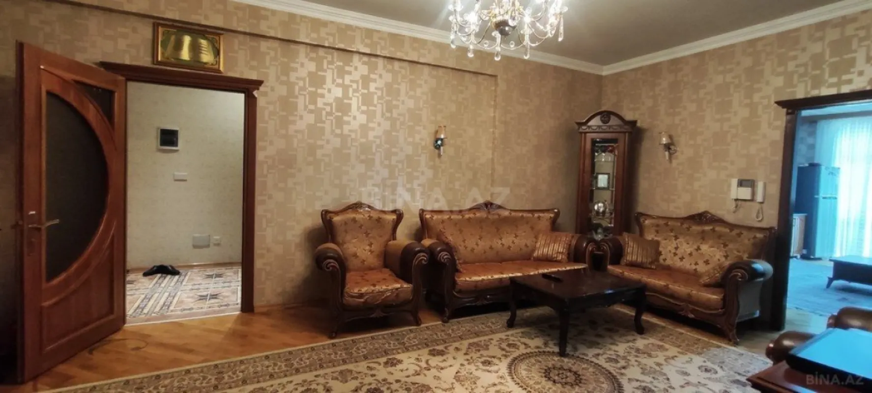 Satılır 4 otaqlı mənzil 180 m²