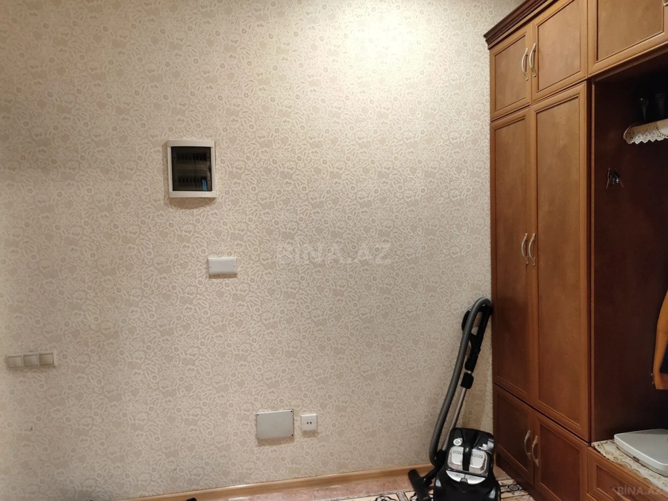 Satılır 4 otaqlı mənzil 180 m²
