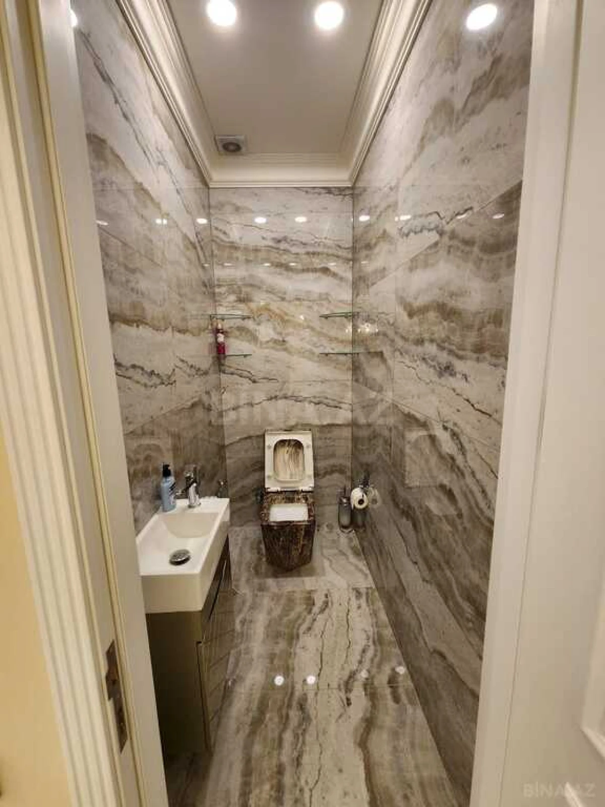 Kirayə verilir 2 otaqlı mənzil 107 m²