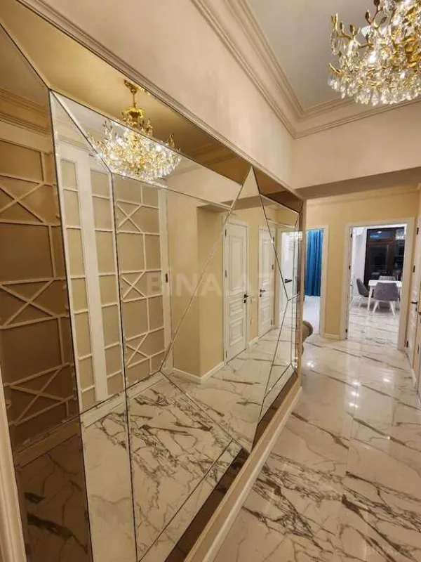 Kirayə verilir 2 otaqlı mənzil 107 m²