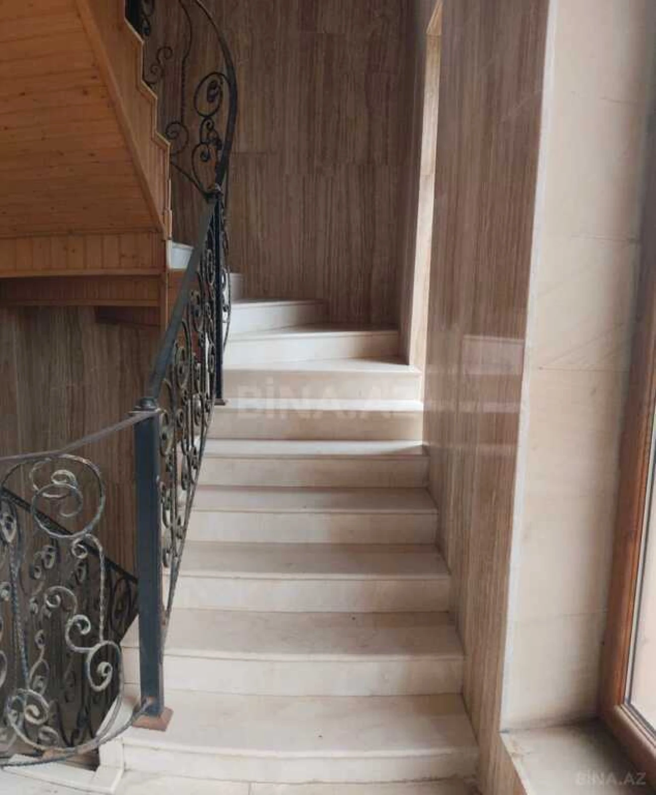 Satılır 8 otaqlı həyət evi 630 m²