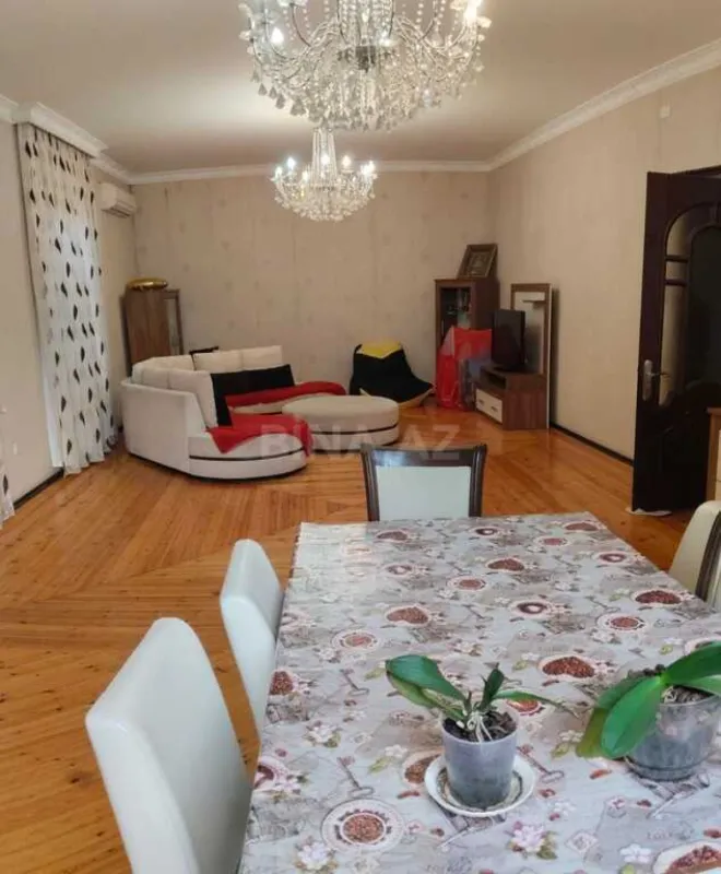 Satılır 8 otaqlı həyət evi 630 m²