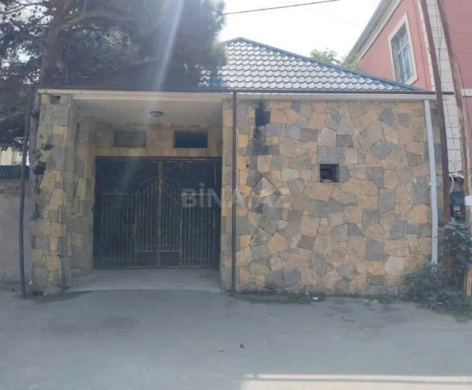 Satılır 8 otaqlı həyət evi 630 m²