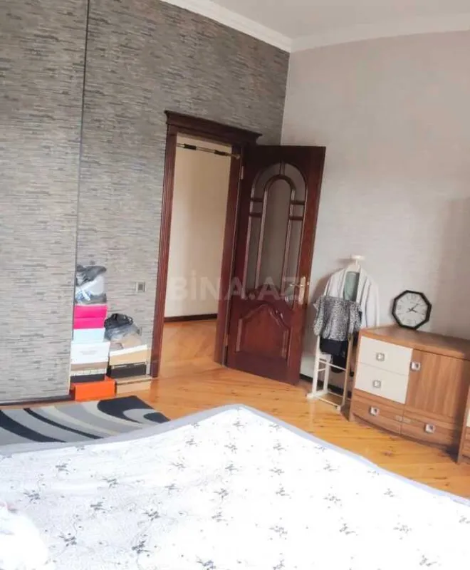 Satılır 8 otaqlı həyət evi 630 m²