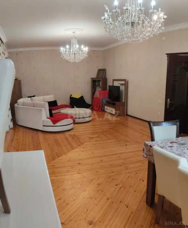 Satılır 8 otaqlı həyət evi 630 m²