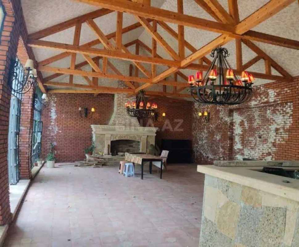 Satılır 8 otaqlı həyət evi 630 m²