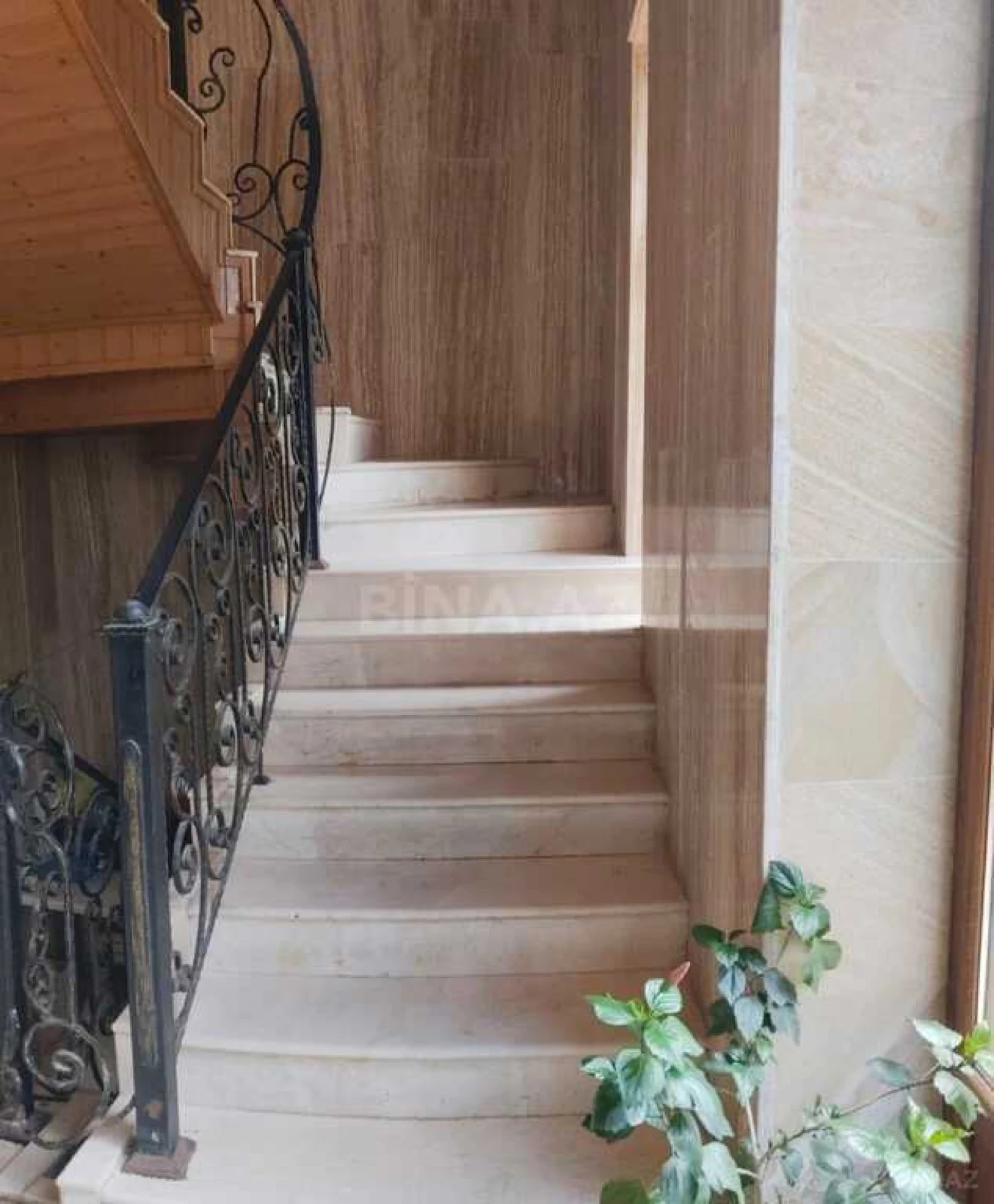 Satılır 8 otaqlı həyət evi 630 m²