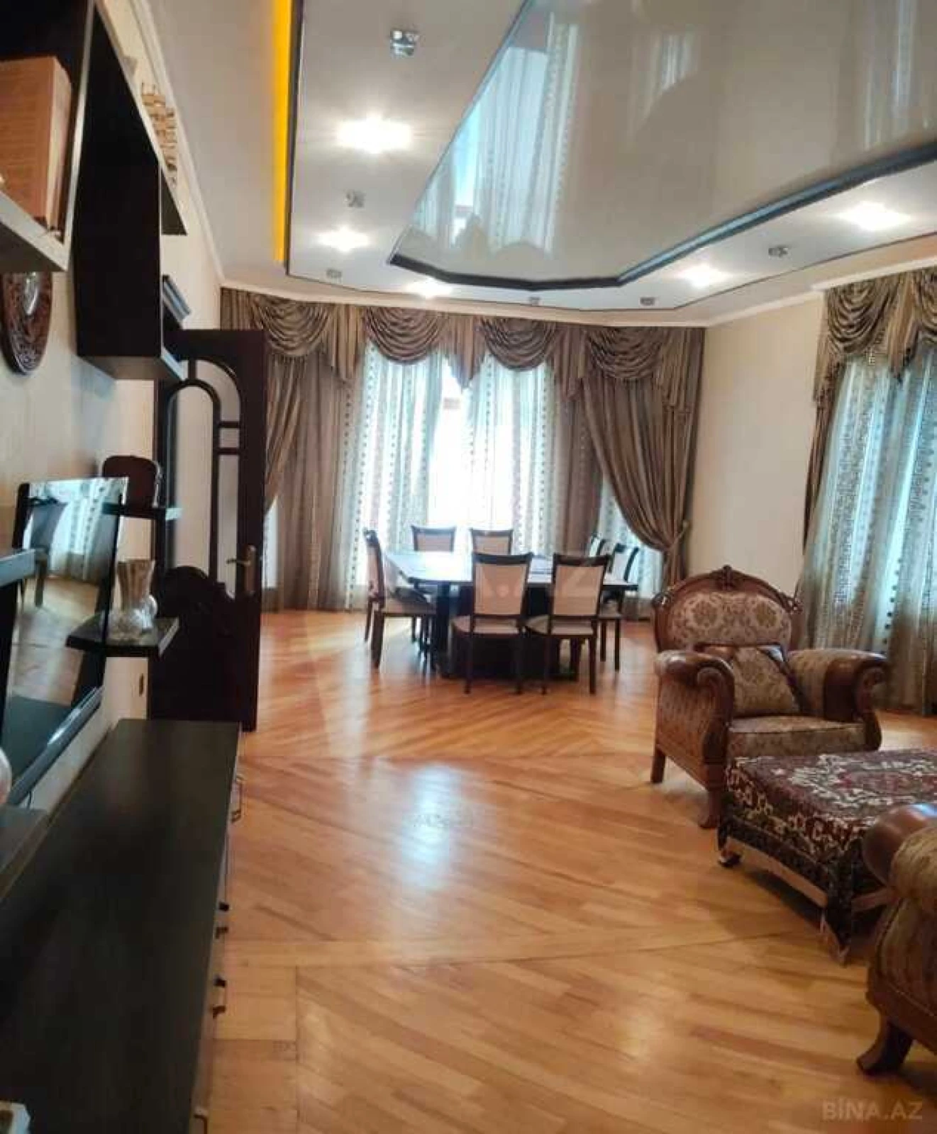 Satılır 8 otaqlı həyət evi 630 m²