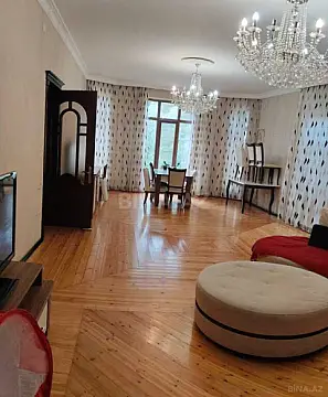 Satılır 8 otaqlı həyət evi 630 m²