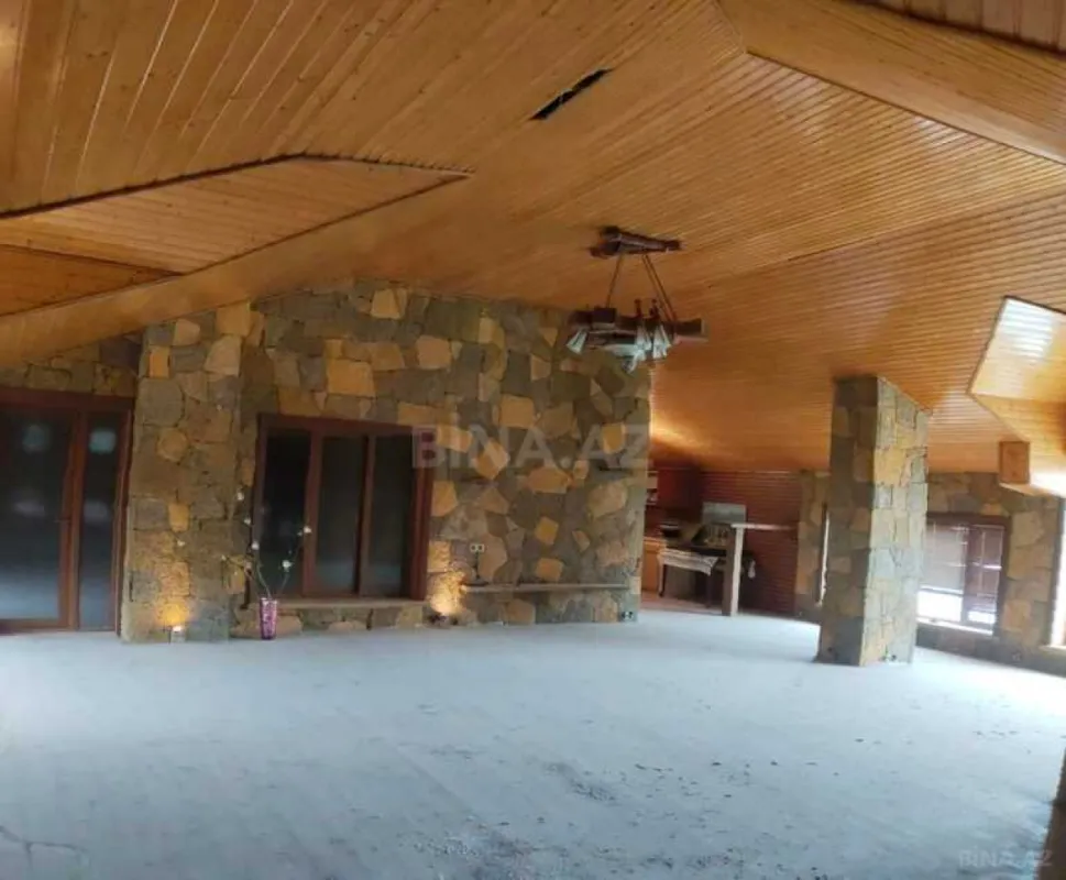 Satılır 8 otaqlı həyət evi 630 m²