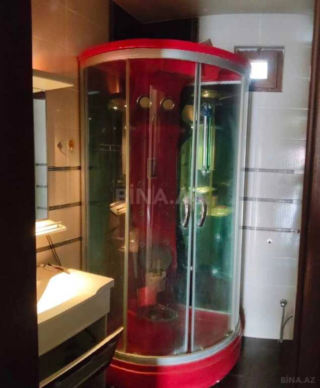 Satılır 8 otaqlı həyət evi 630 m²