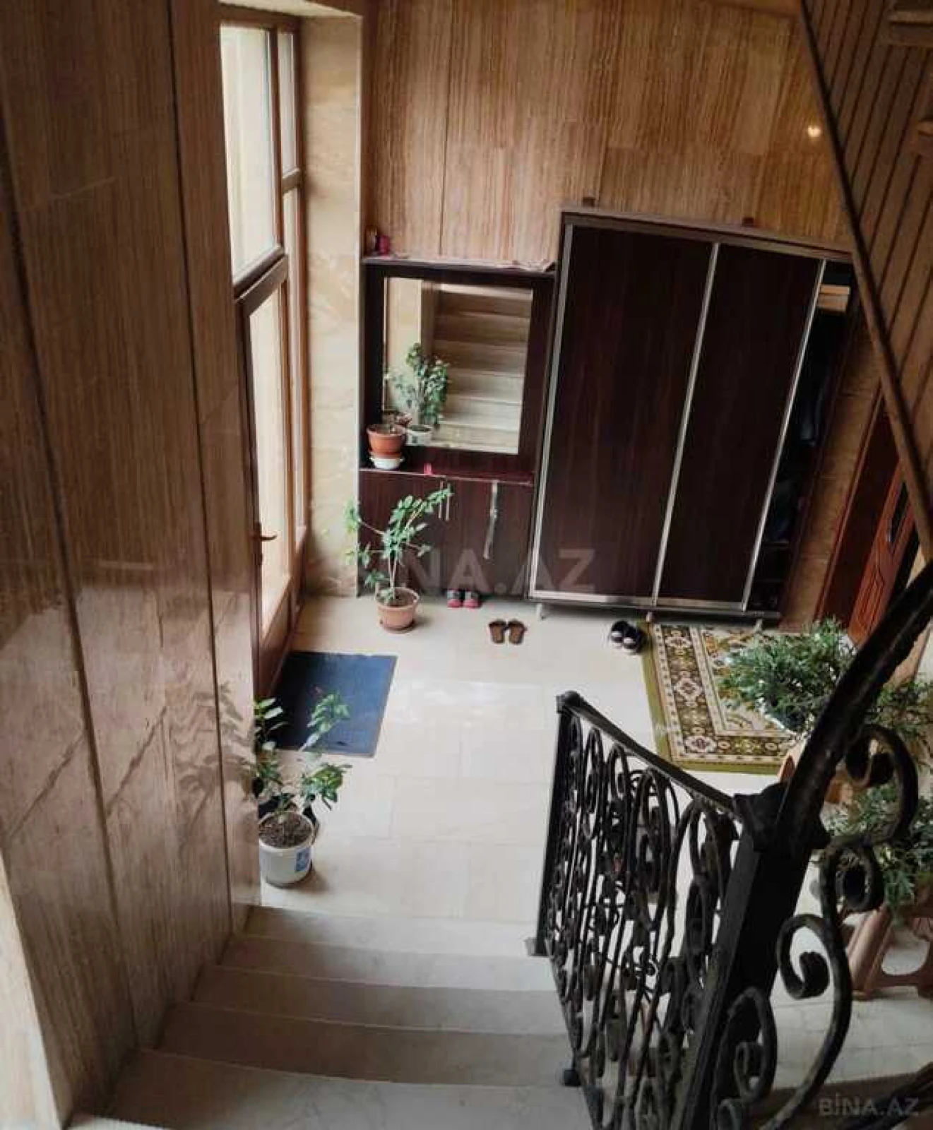 Satılır 8 otaqlı həyət evi 630 m²