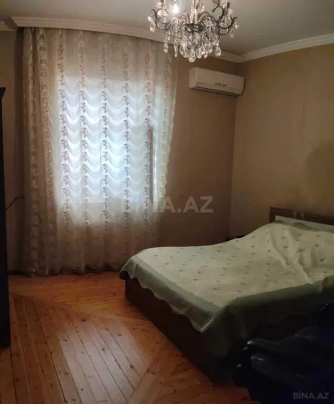 Satılır 8 otaqlı həyət evi 630 m²