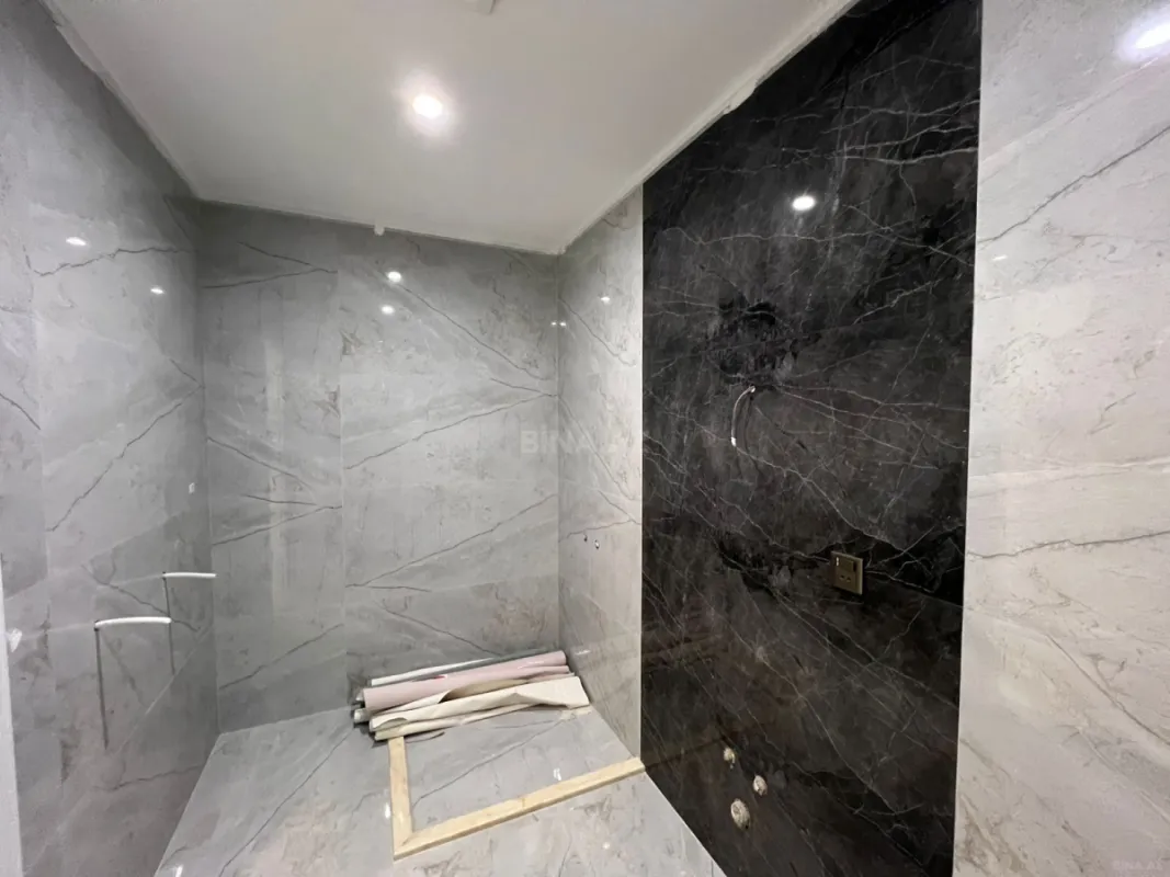 Satılır 4 otaqlı mənzil 138 m²