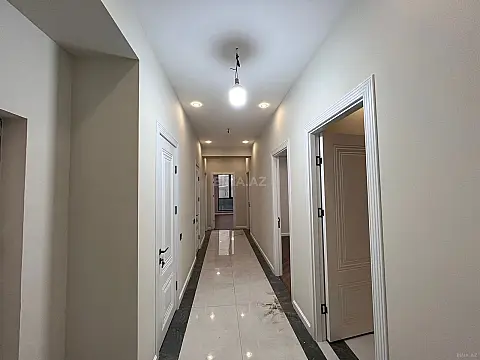 Satılır 4 otaqlı mənzil 138 m²