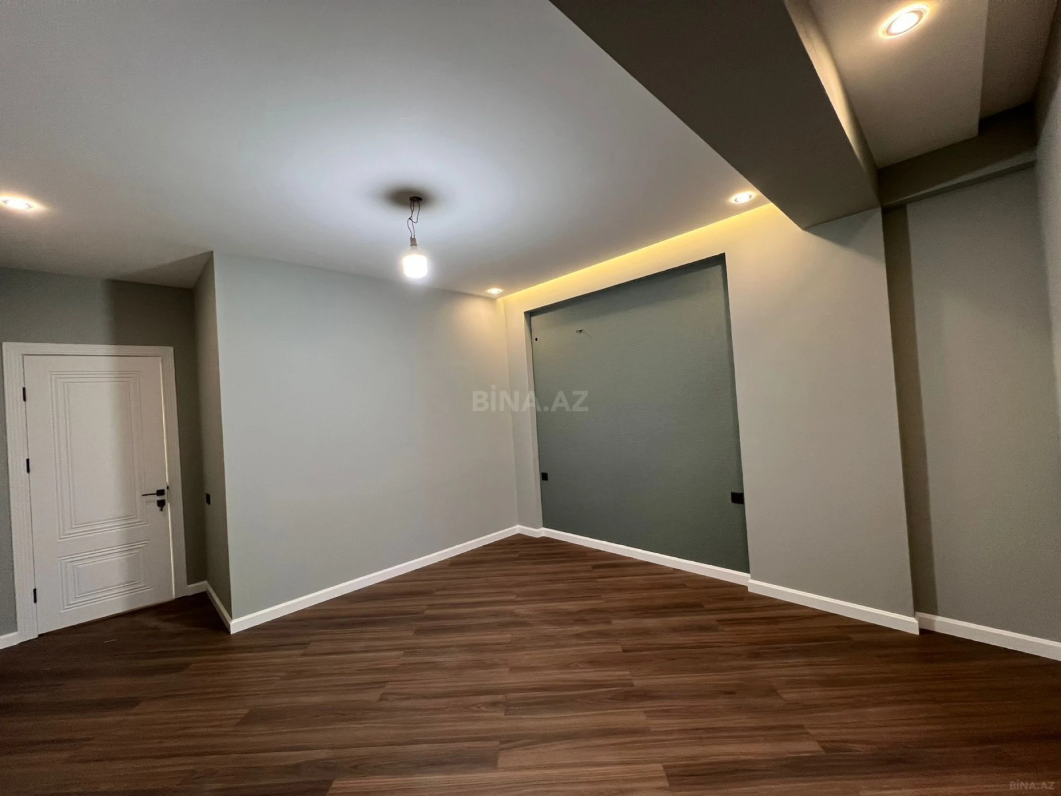 Satılır 4 otaqlı mənzil 138 m²