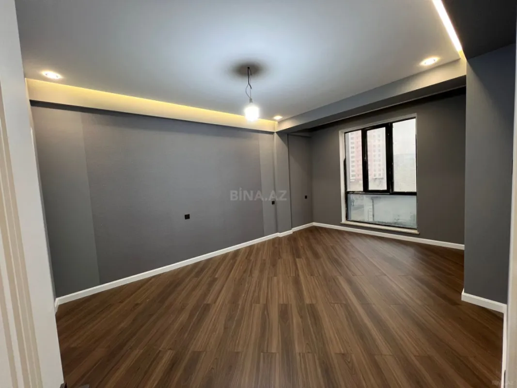 Satılır 4 otaqlı mənzil 138 m²