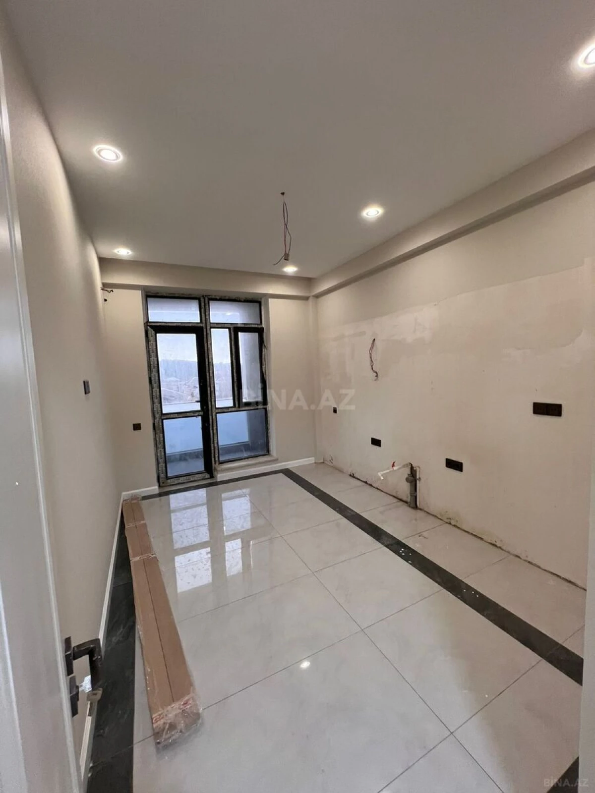 Satılır 4 otaqlı mənzil 138 m²