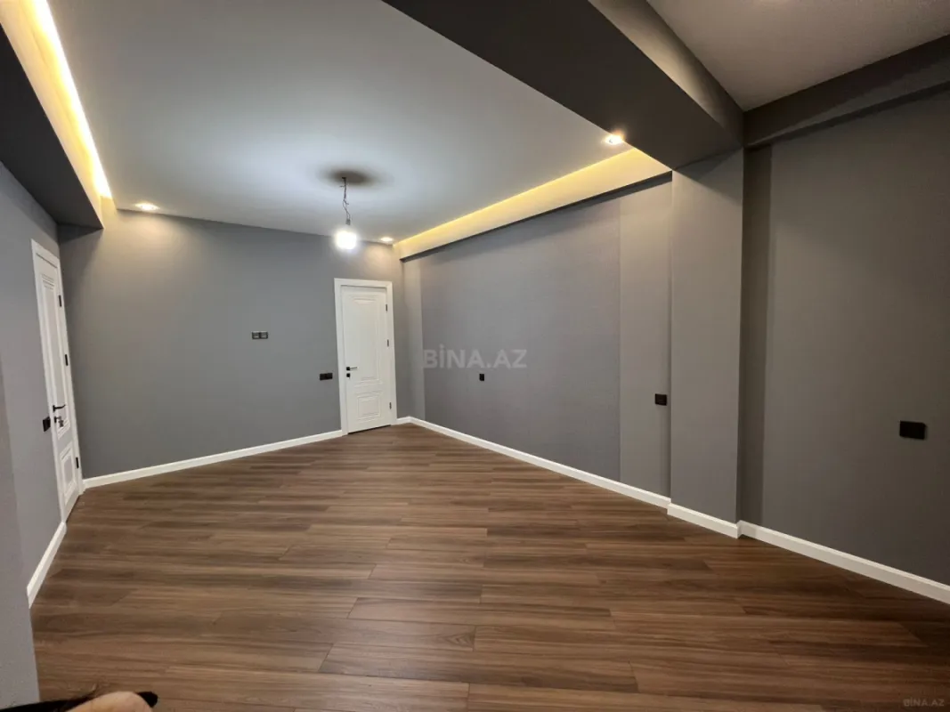 Satılır 4 otaqlı mənzil 138 m²