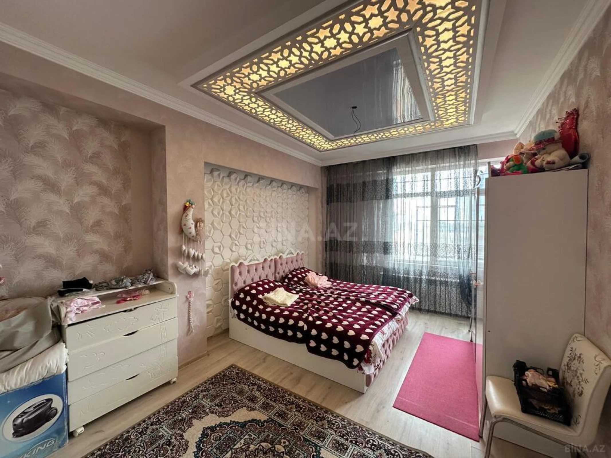 Satılır 4 otaqlı mənzil 150 m²