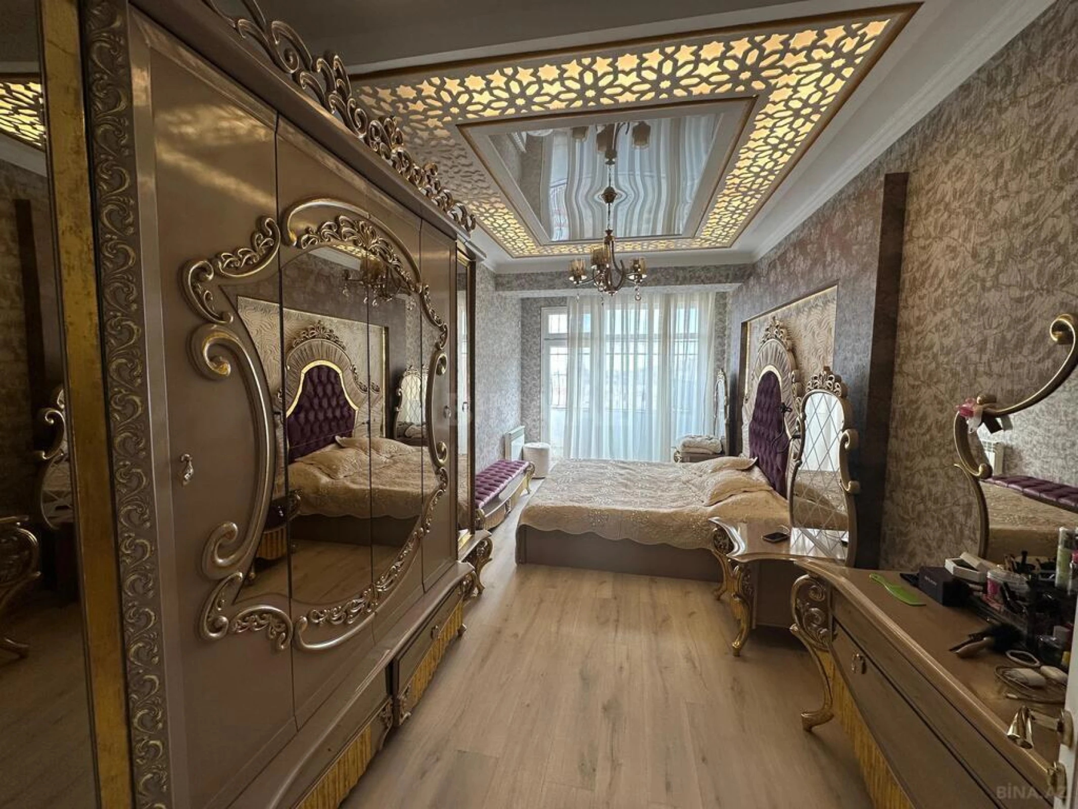 Satılır 4 otaqlı mənzil 150 m²