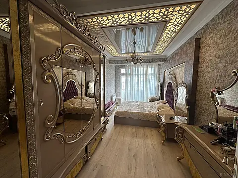 Satılır 4 otaqlı mənzil 150 m²