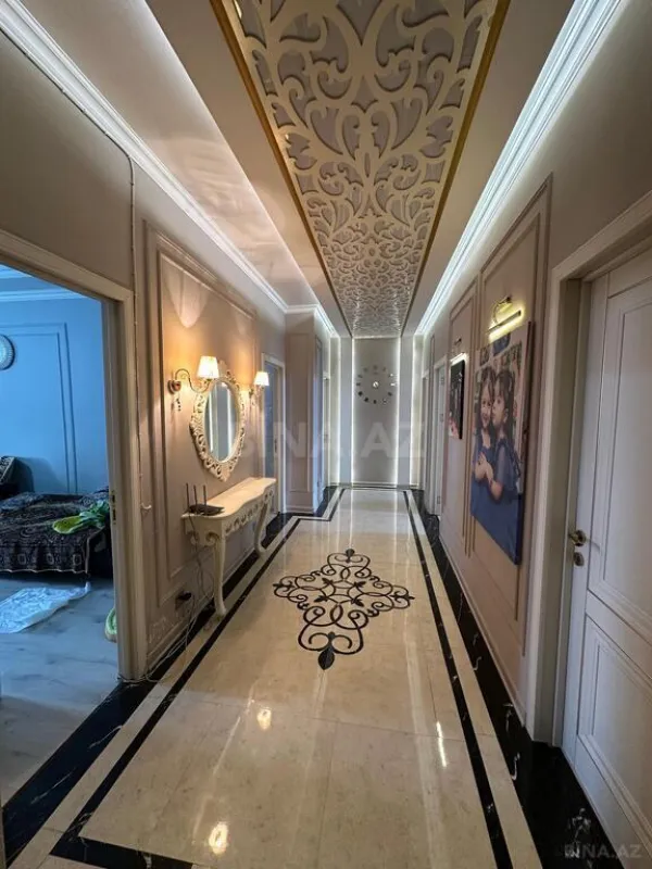 Satılır 4 otaqlı mənzil 150 m²