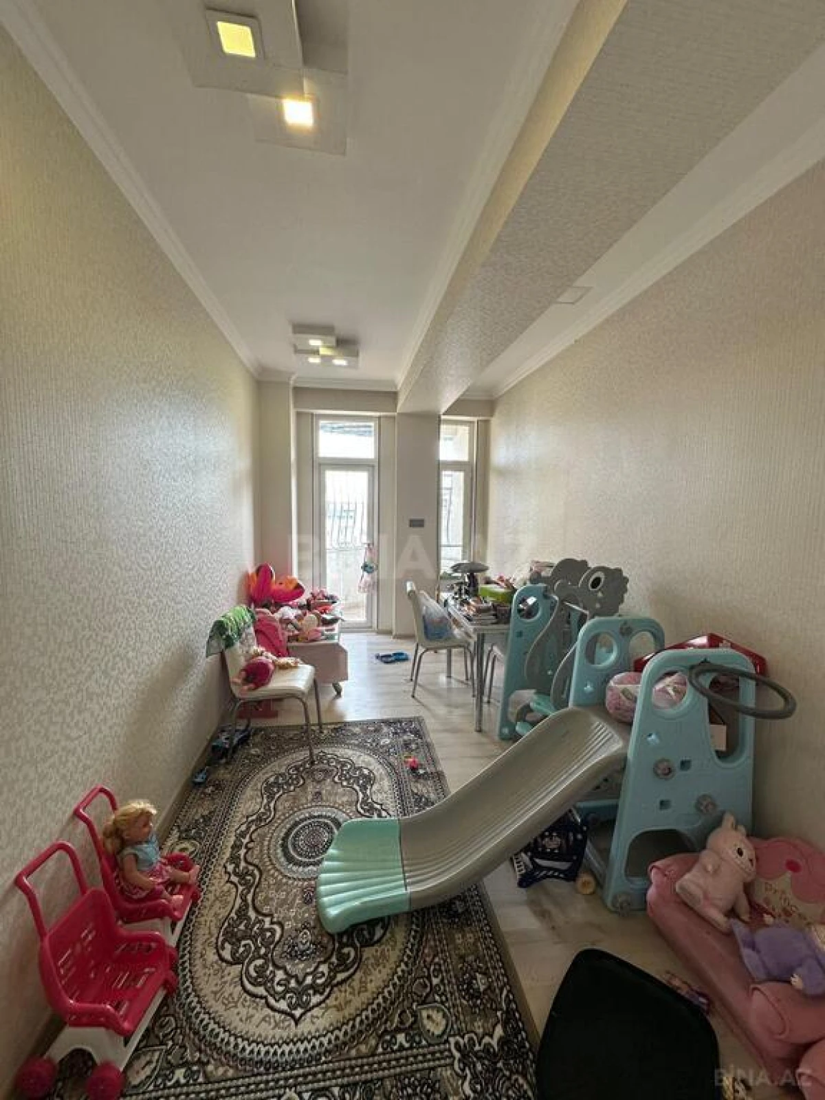 Satılır 4 otaqlı mənzil 150 m²