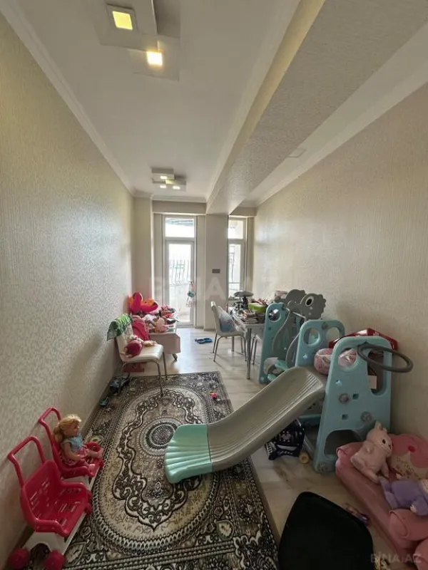 Satılır 4 otaqlı mənzil 150 m²