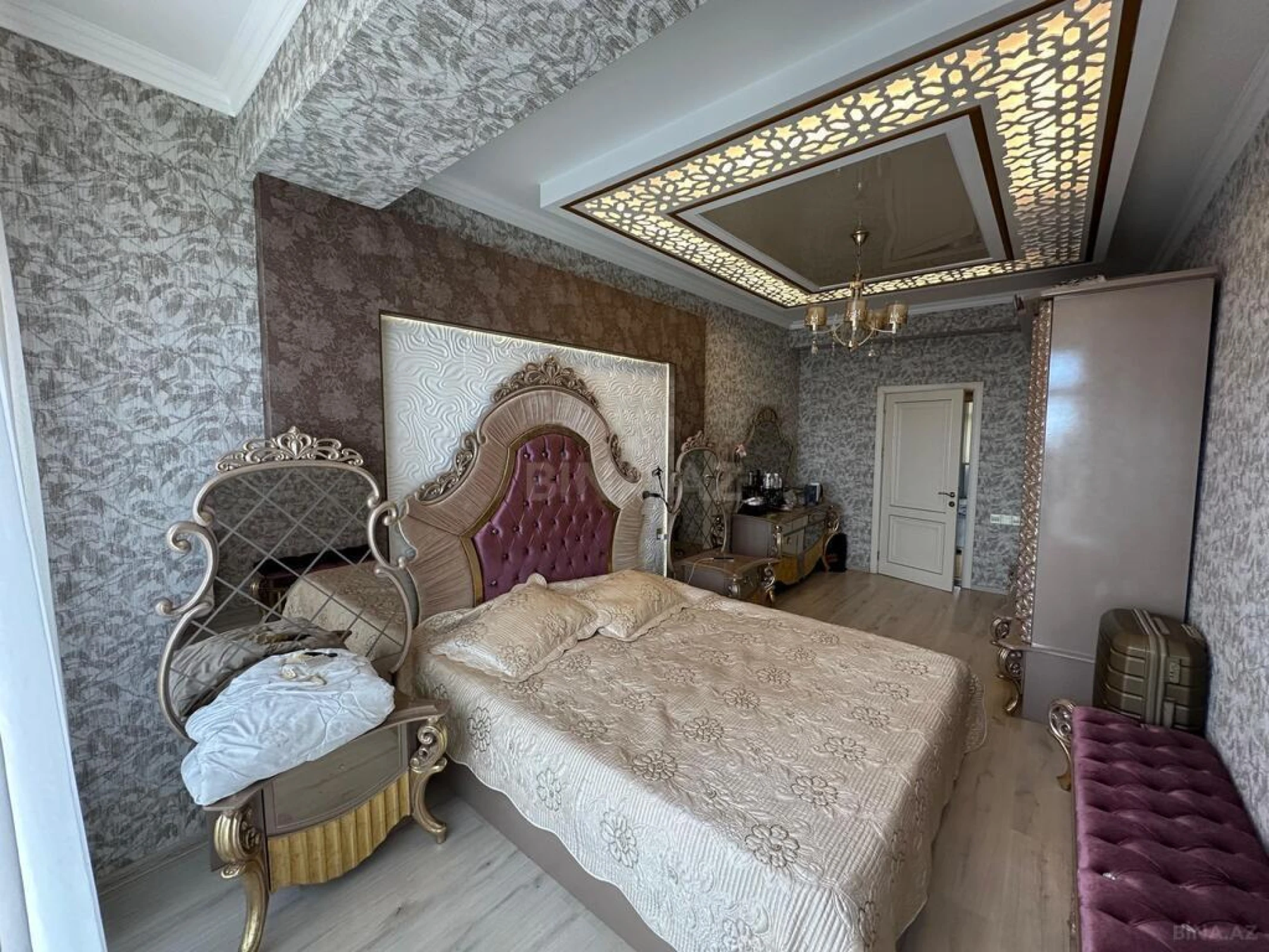 Satılır 4 otaqlı mənzil 150 m²