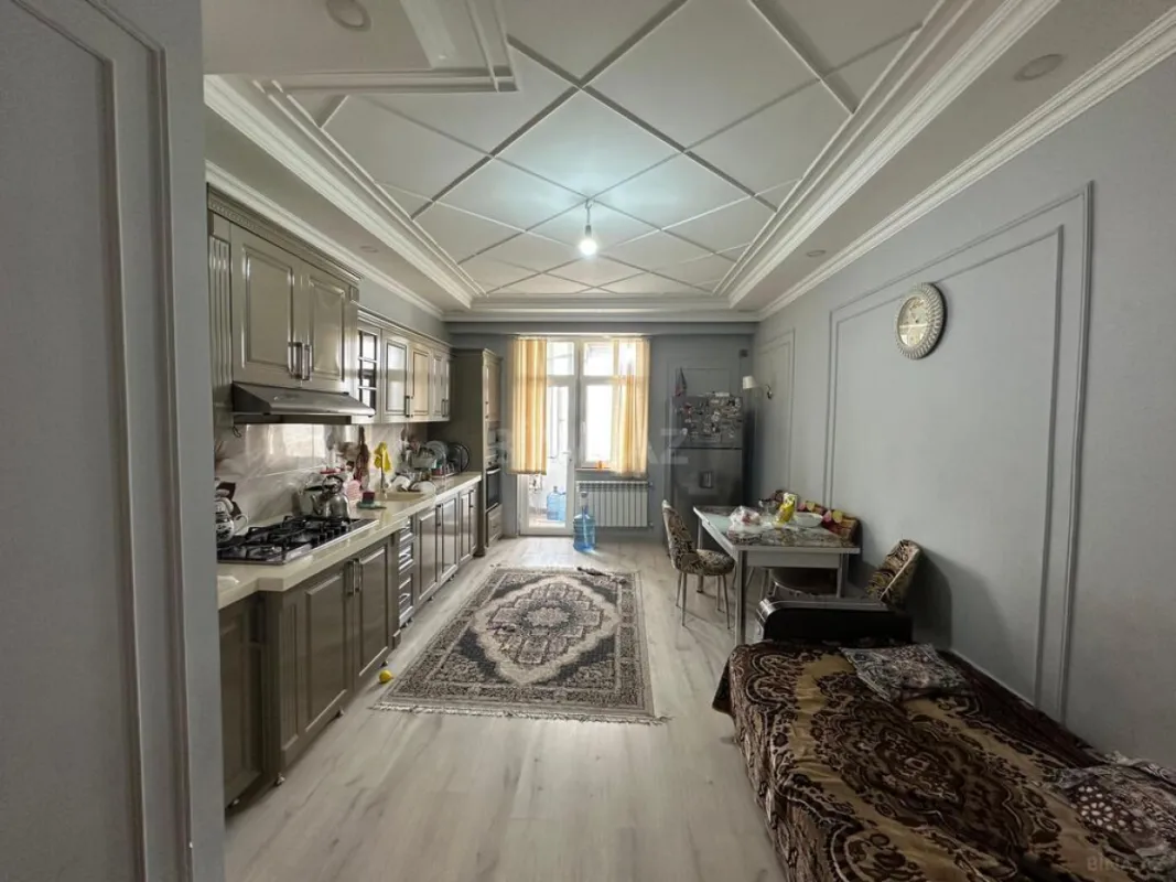Satılır 4 otaqlı mənzil 150 m²