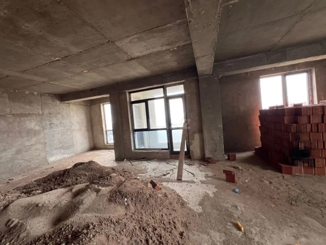Satılır 4 otaqlı mənzil 138.5 m²