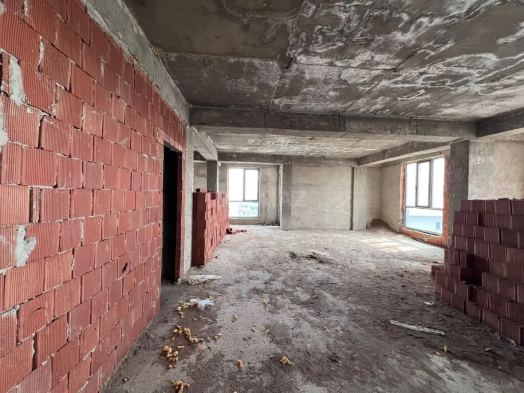 Satılır 4 otaqlı mənzil 138.5 m²