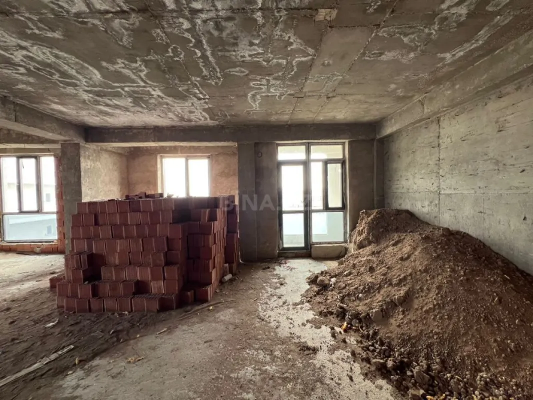 Satılır 4 otaqlı mənzil 138.5 m²