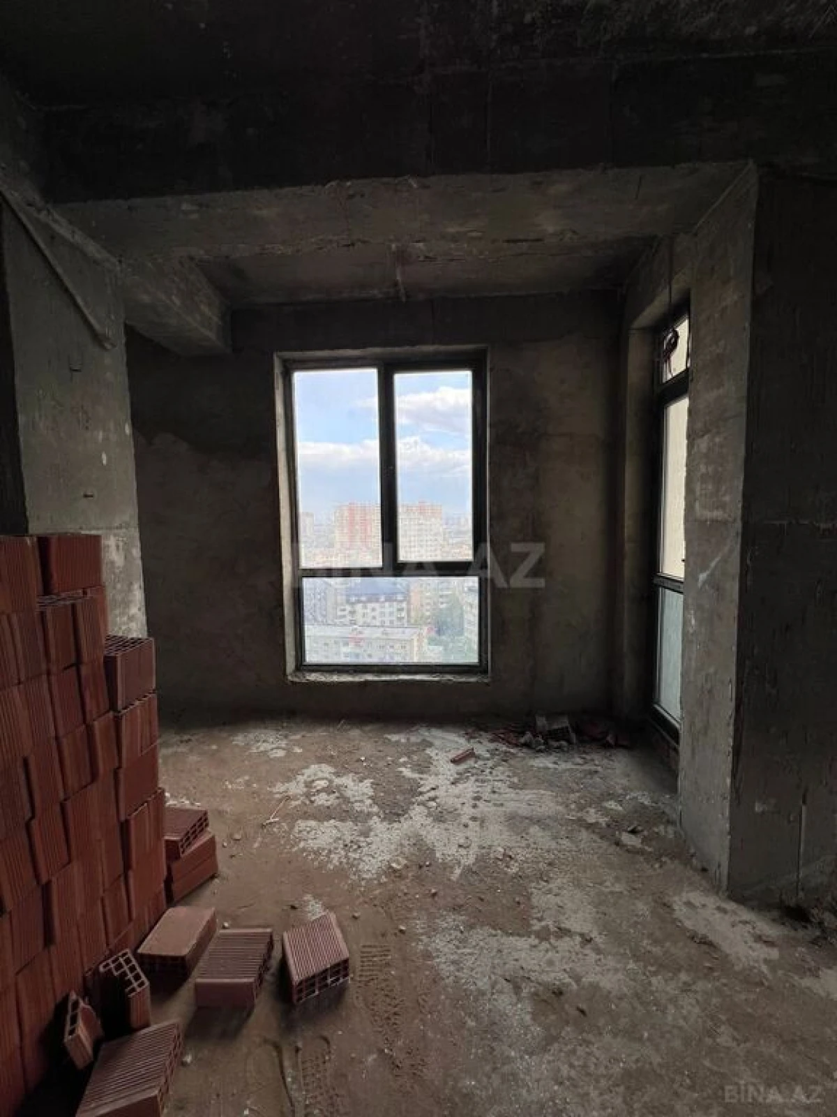 Satılır 4 otaqlı mənzil 138.5 m²