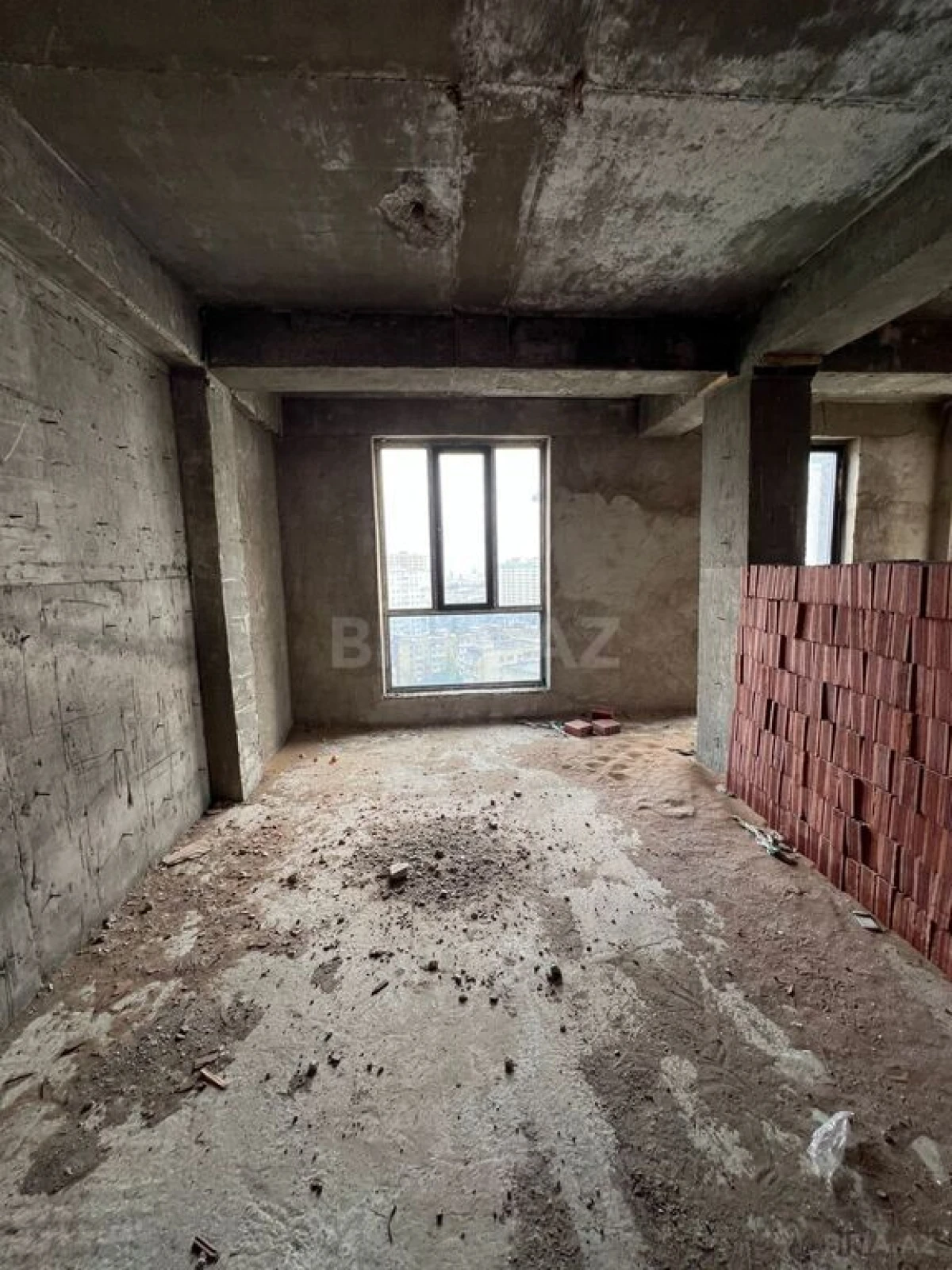 Satılır 4 otaqlı mənzil 138.5 m²