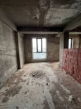 Satılır 4 otaqlı mənzil 138.5 m²