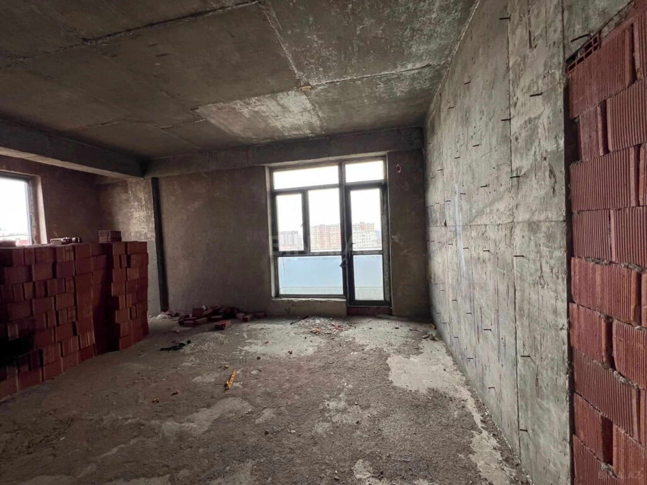 Satılır 4 otaqlı mənzil 138.5 m²
