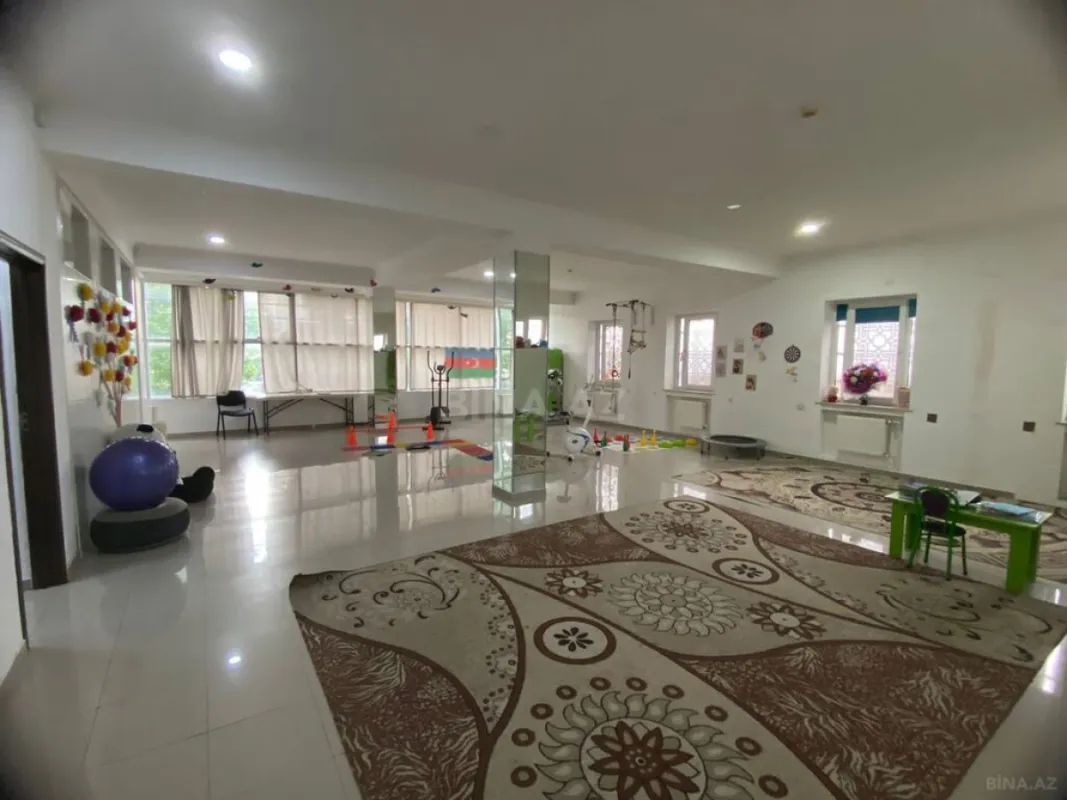 Satılır obyekt 300 m²