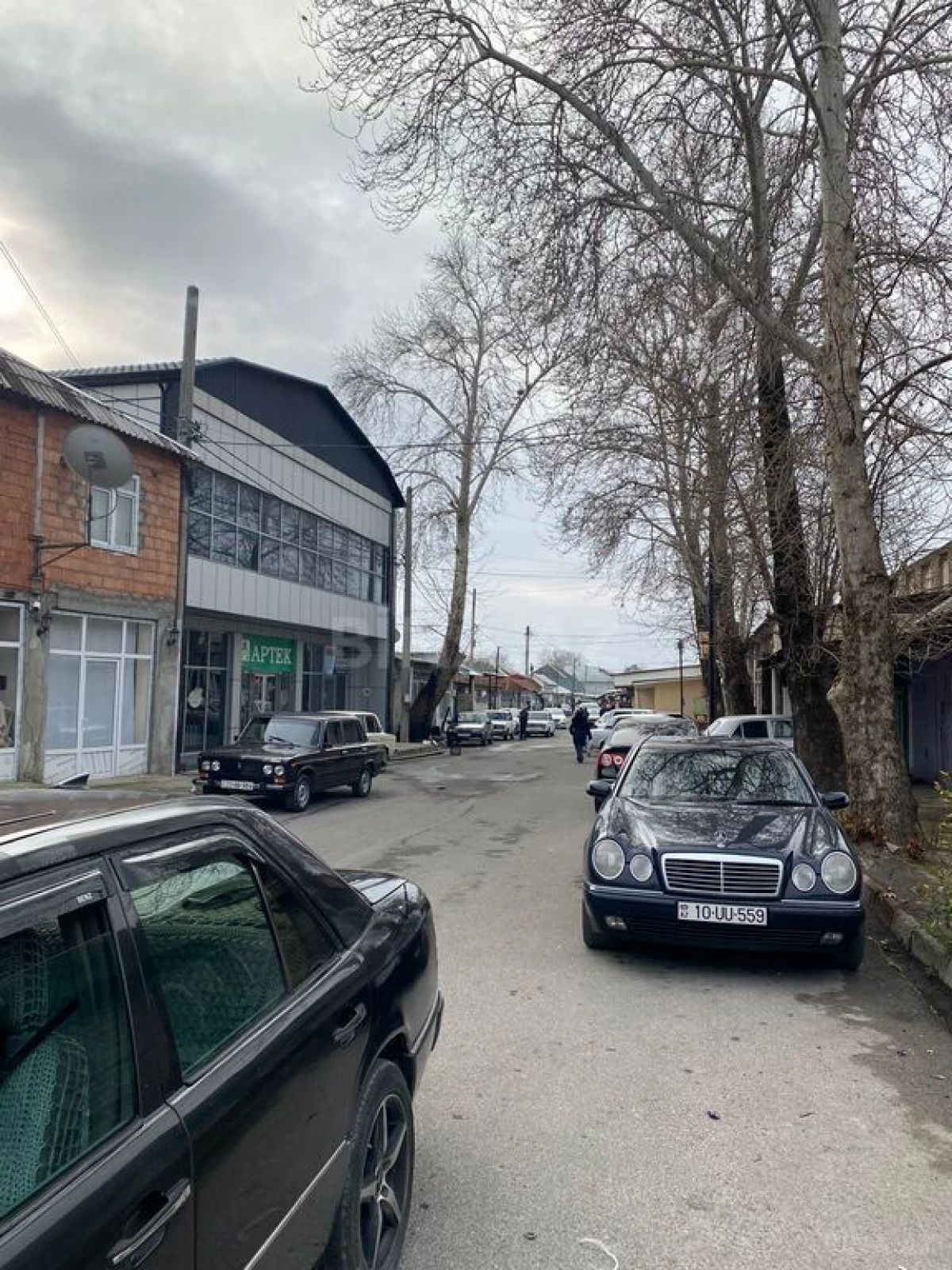 Satılır obyekt 300 m²