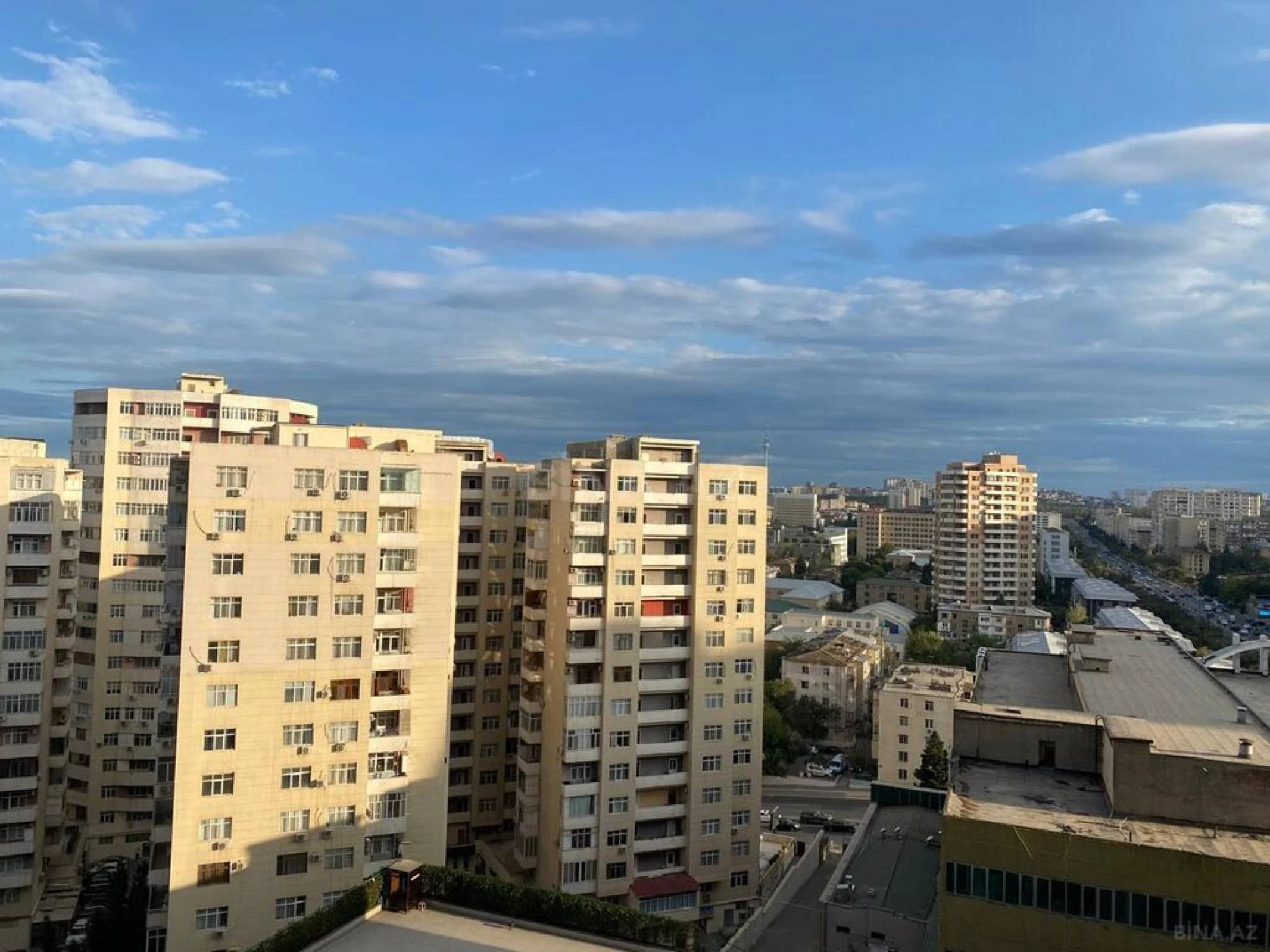 Satılır 3 otaqlı mənzil 104 m²