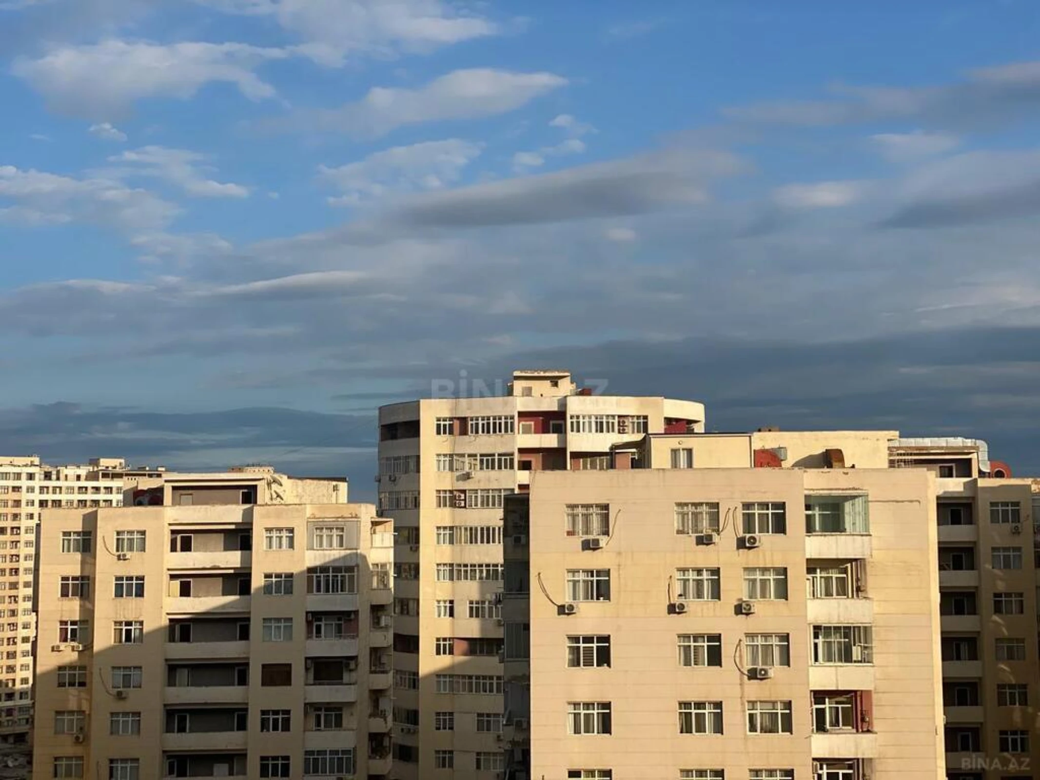 Satılır 3 otaqlı mənzil 104 m²
