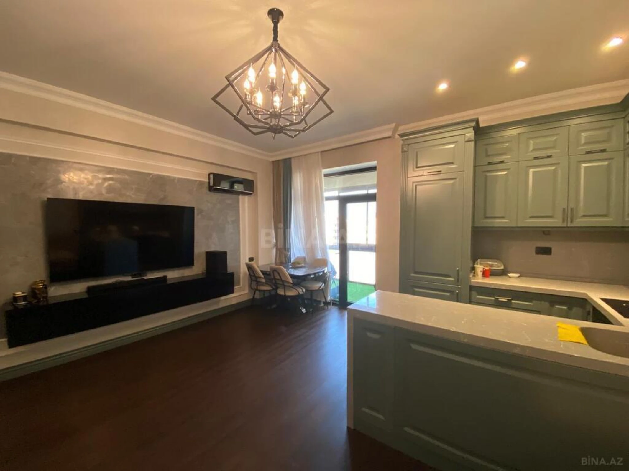 Satılır 3 otaqlı mənzil 104 m²