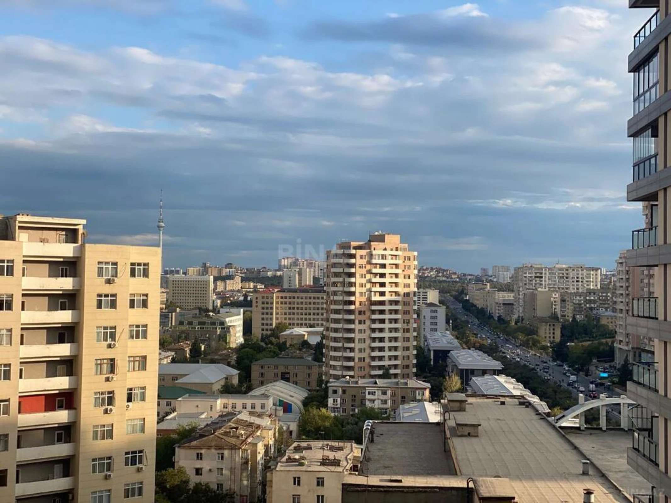 Satılır 3 otaqlı mənzil 104 m²