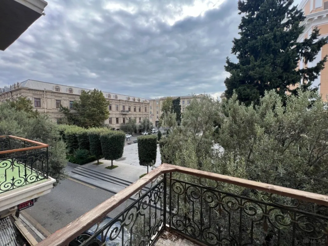 Kirayə verilir 4 otaqlı mənzil 200 m²