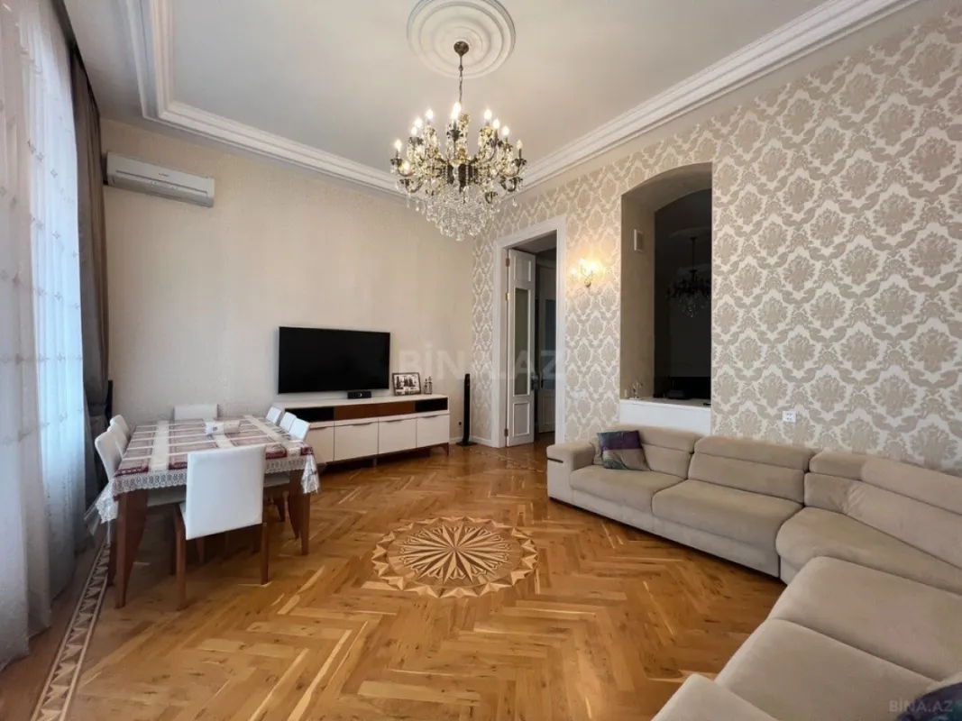 Kirayə verilir 4 otaqlı mənzil 200 m²