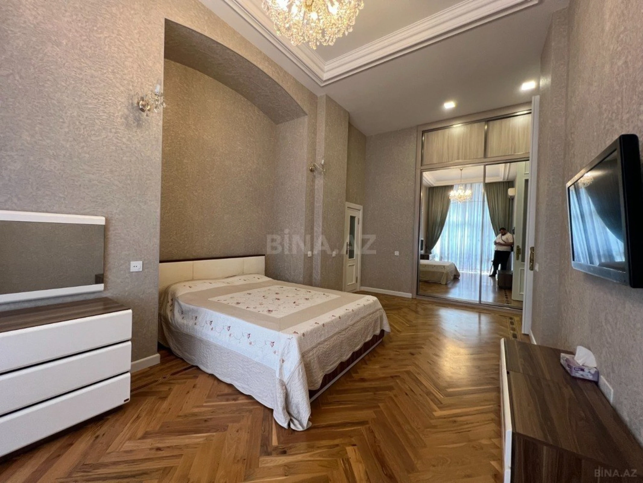 Kirayə verilir 4 otaqlı mənzil 200 m²