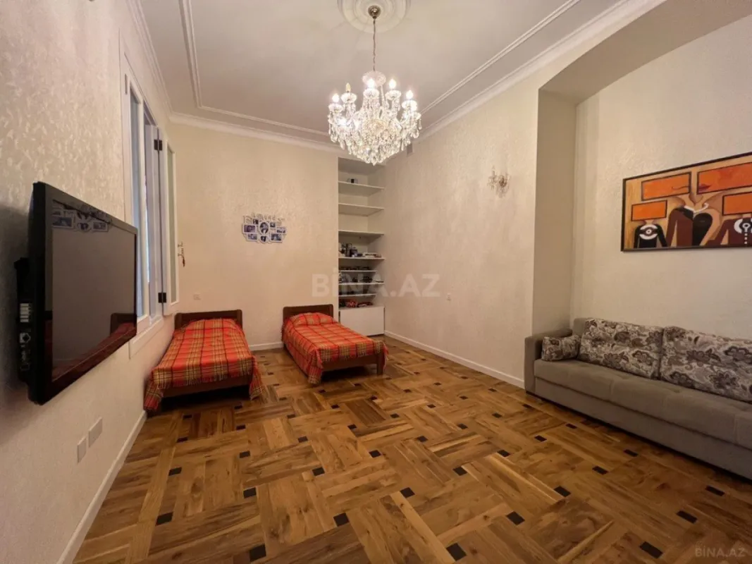Kirayə verilir 4 otaqlı mənzil 200 m²