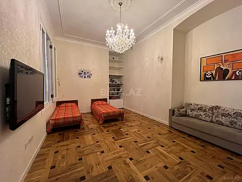 Kirayə verilir 4 otaqlı mənzil 200 m²